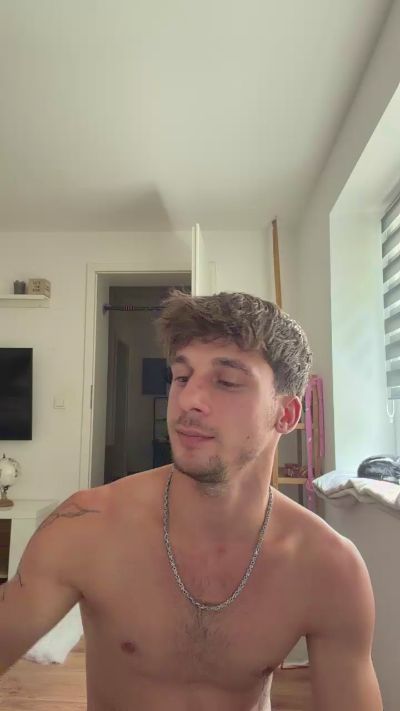 YourLittleBoy18 live cam on Cam4