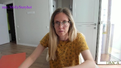 YourMolly live cam on Cam4