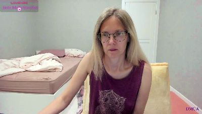 YourMolly live cam on Cam4
