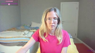 YourMolly live cam on Cam4