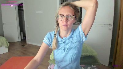 YourMolly live cam on Cam4