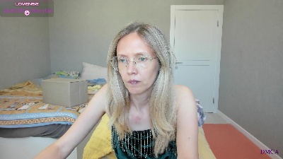 YourMolly live cam on Cam4