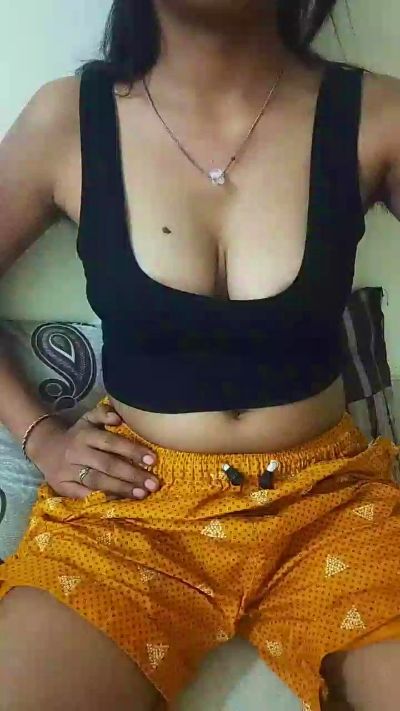 Your_priya18 live cam on Cam4
