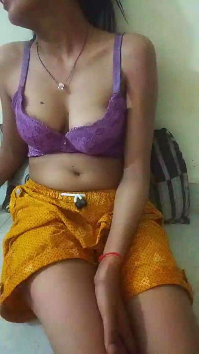 Your_priya18 live cam on Cam4