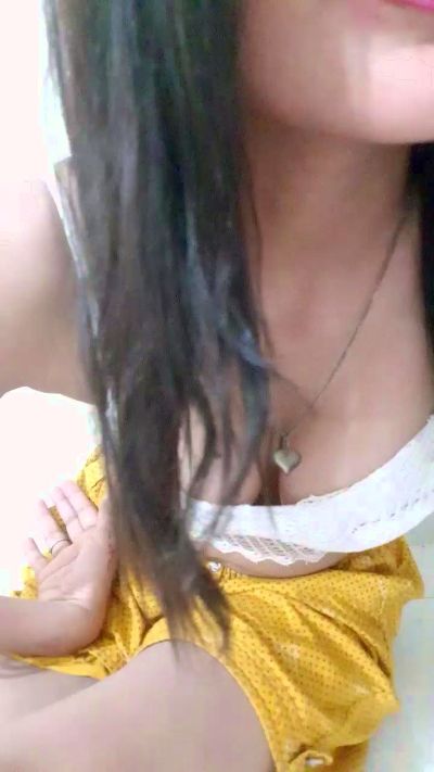 Your_priya18 live cam on Cam4