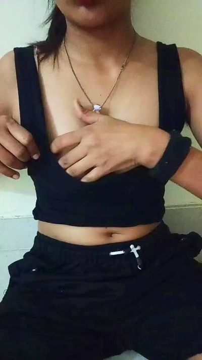 Your_priya18 live cam on Cam4
