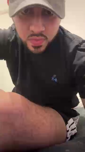 Yourboycas live cam on Cam4
