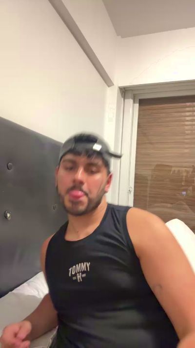 Yourboycas live cam on Cam4