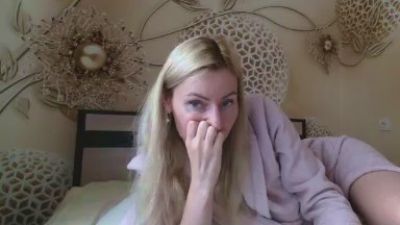Yourrealgirl live cam on Cam4