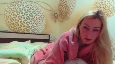 Yourrealgirl live cam on Cam4