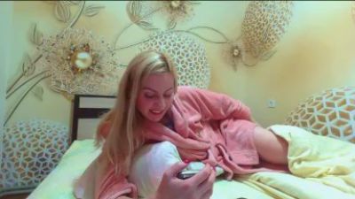 Yourrealgirl live cam on Cam4