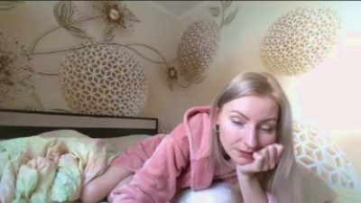 Yourrealgirl live cam on Cam4