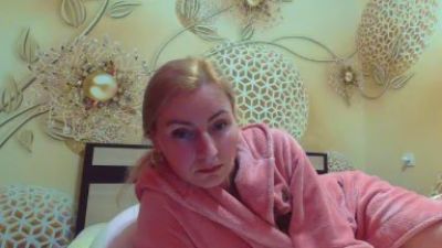 Yourrealgirl live cam on Cam4