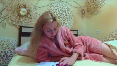 Yourrealgirl live cam on Cam4