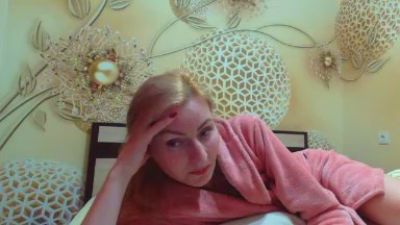 Yourrealgirl live cam on Cam4