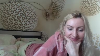 Yourrealgirl live cam on Cam4