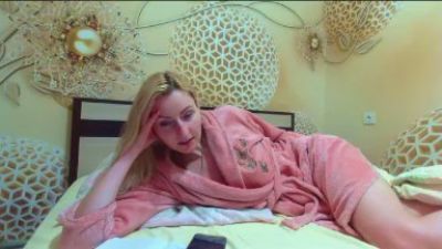 Yourrealgirl live cam on Cam4