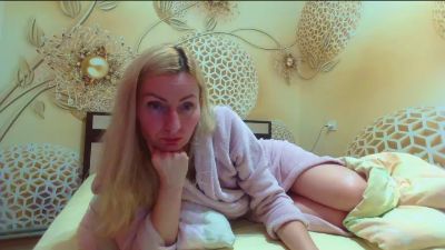 Yourrealgirl live cam on Cam4