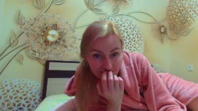 Yourrealgirl live cam on Cam4