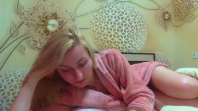 Yourrealgirl live cam on Cam4