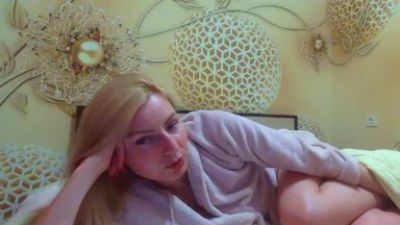 Yourrealgirl live cam on Cam4