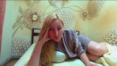 Yourrealgirl live cam on Cam4