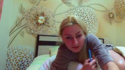 Yourrealgirl live cam on Cam4