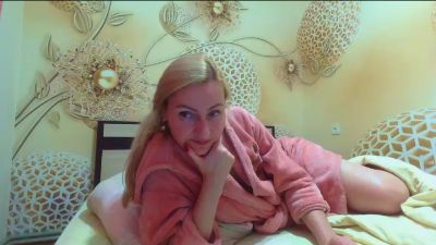Yourrealgirl live cam on Cam4