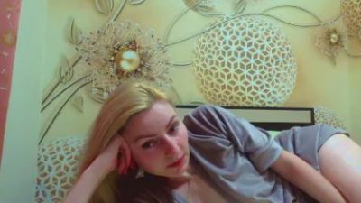 Yourrealgirl live cam on Cam4