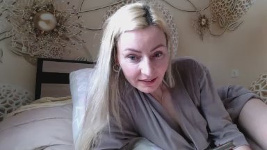 Yourrealgirl live cam on Cam4
