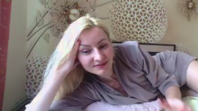 Yourrealgirl live cam on Cam4