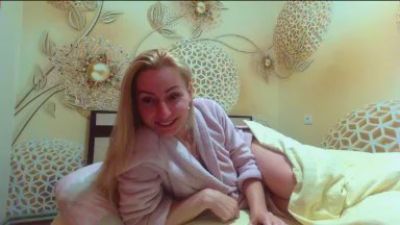 Yourrealgirl live cam on Cam4