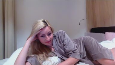 Yourrealgirl live cam on Cam4