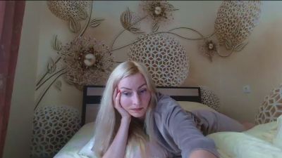 Yourrealgirl live cam on Cam4
