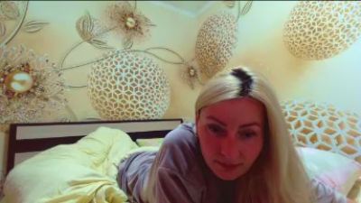 Yourrealgirl live cam on Cam4