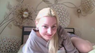 Yourrealgirl live cam on Cam4