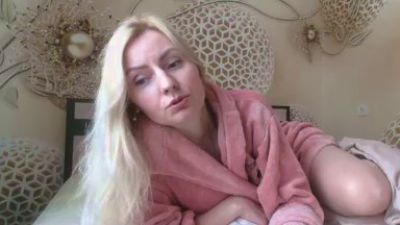 Yourrealgirl live cam on Cam4