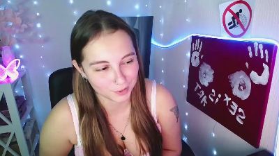Yours_happiness live cam on Cam4