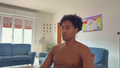 Yourvalentino live cam on Cam4