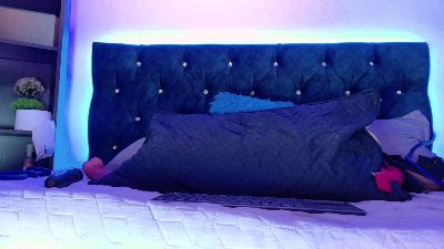 Yulianademon66 live cam on Cam4
