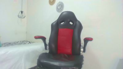 Yuliawolf live cam on Cam4