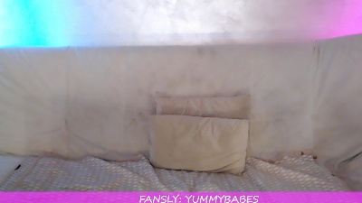 YumYummybabes live cam on Cam4