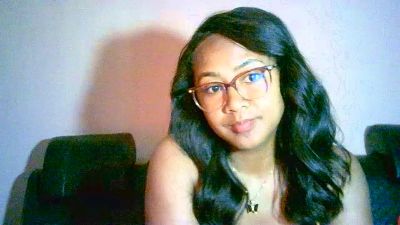 Yummy_sitraka live cam on Cam4