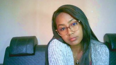 Yummy_sitraka live cam on Cam4