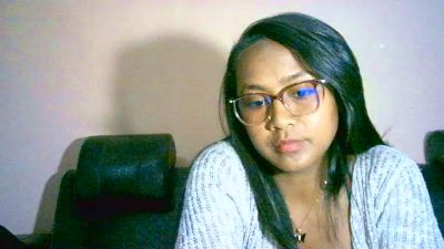 Yummy_sitraka live cam on Cam4