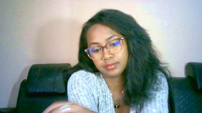 Yummy_sitraka live cam on Cam4
