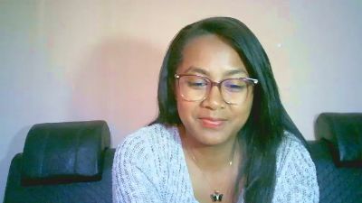 Yummy_sitraka live cam on Cam4