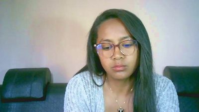 Yummy_sitraka live cam on Cam4