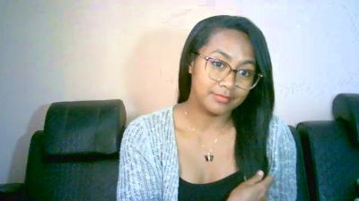Yummy_sitraka live cam on Cam4