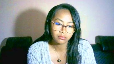 Yummy_sitraka live cam on Cam4